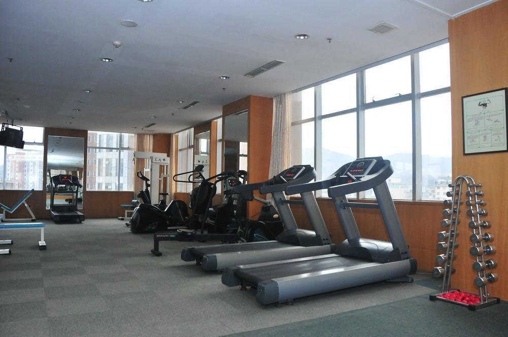 Central Plaza Hotel Dalian Exterior photo