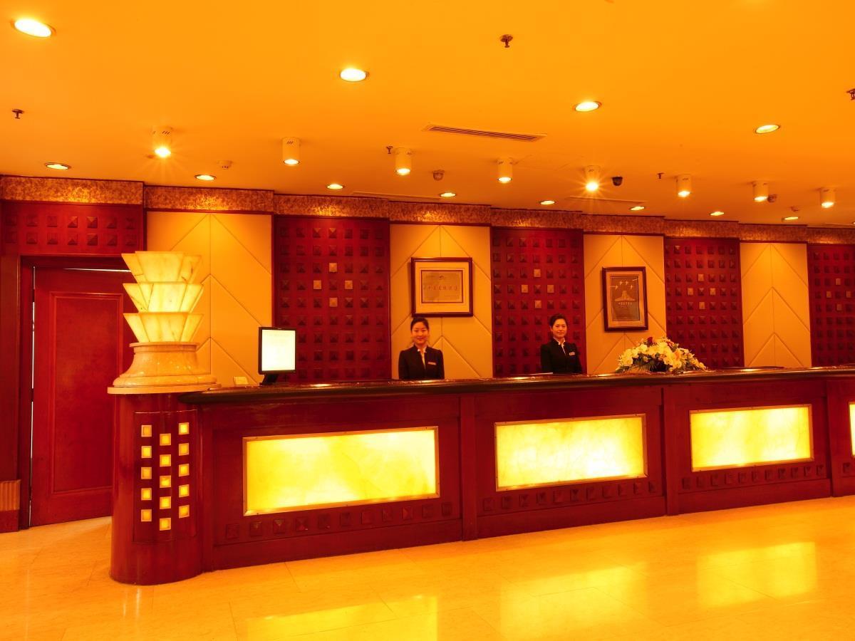 Central Plaza Hotel Dalian Exterior photo