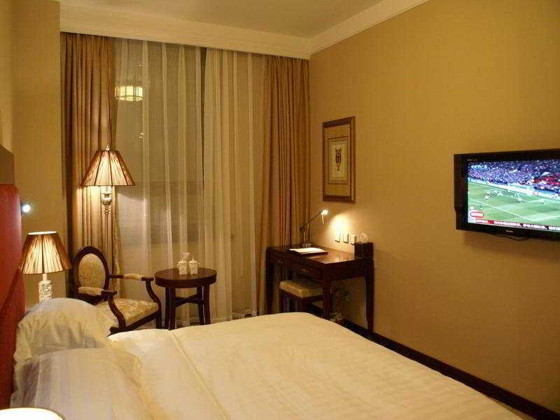 Central Plaza Hotel Dalian Exterior photo