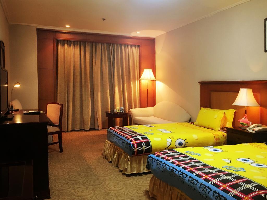 Central Plaza Hotel Dalian Exterior photo