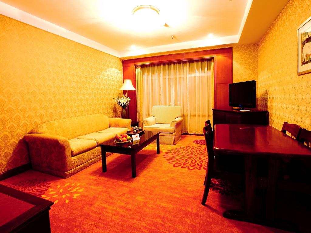 Central Plaza Hotel Dalian Exterior photo