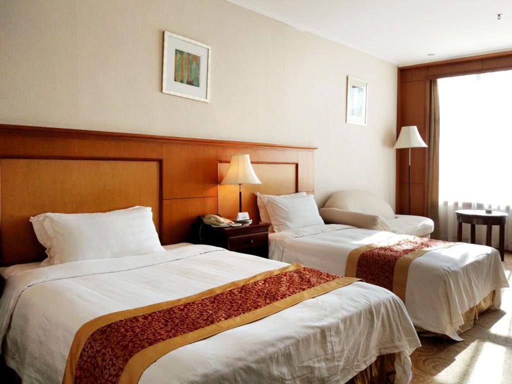 Central Plaza Hotel Dalian Exterior photo