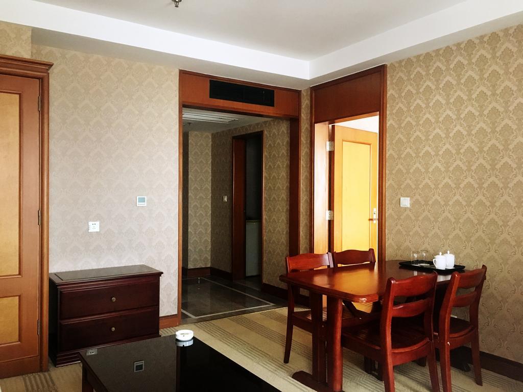 Central Plaza Hotel Dalian Exterior photo