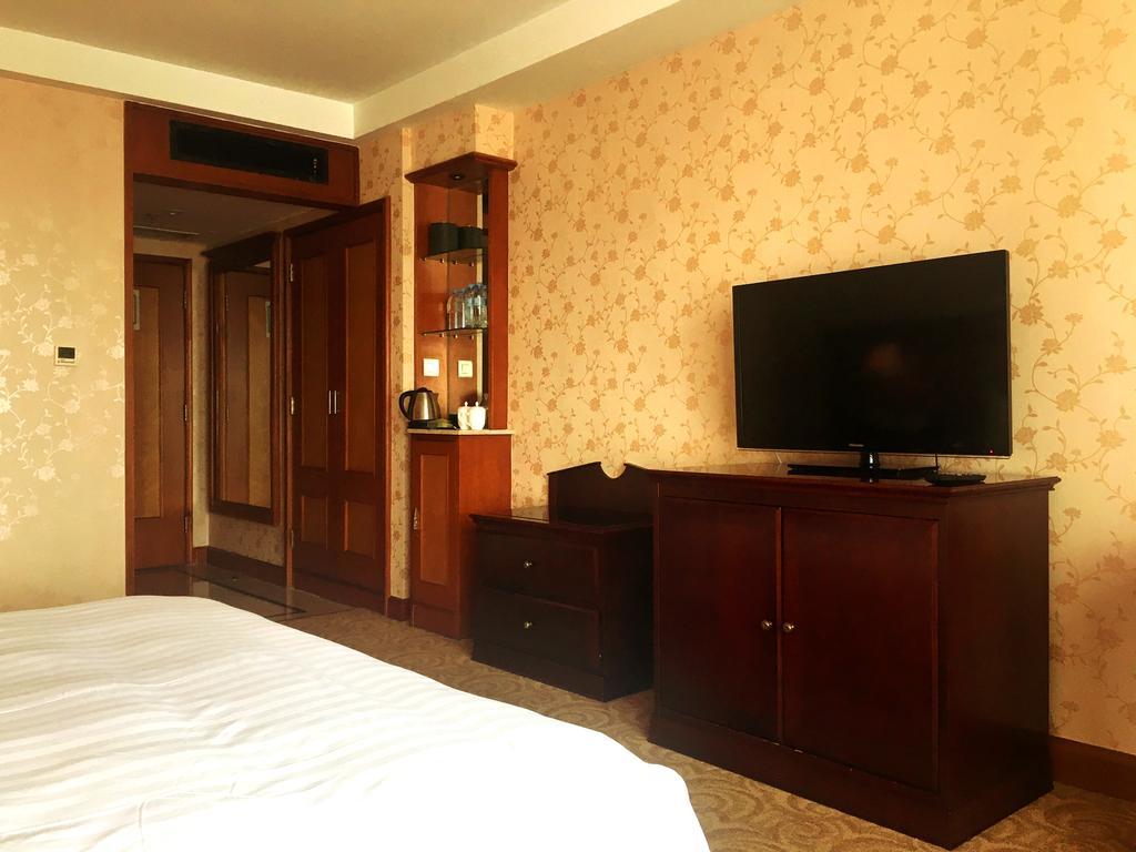 Central Plaza Hotel Dalian Exterior photo