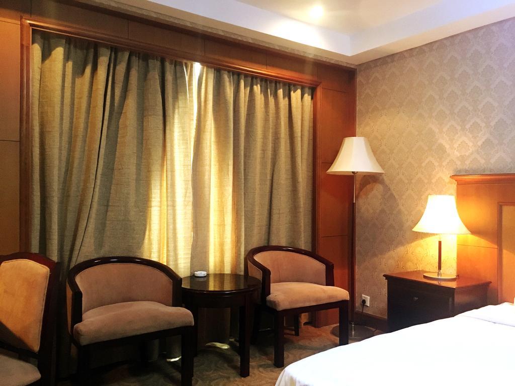 Central Plaza Hotel Dalian Exterior photo