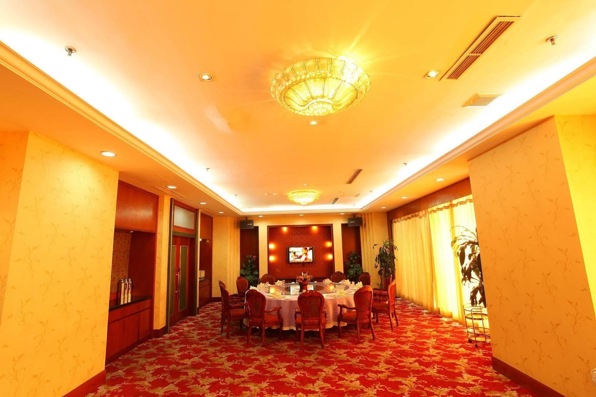 Central Plaza Hotel Dalian Exterior photo