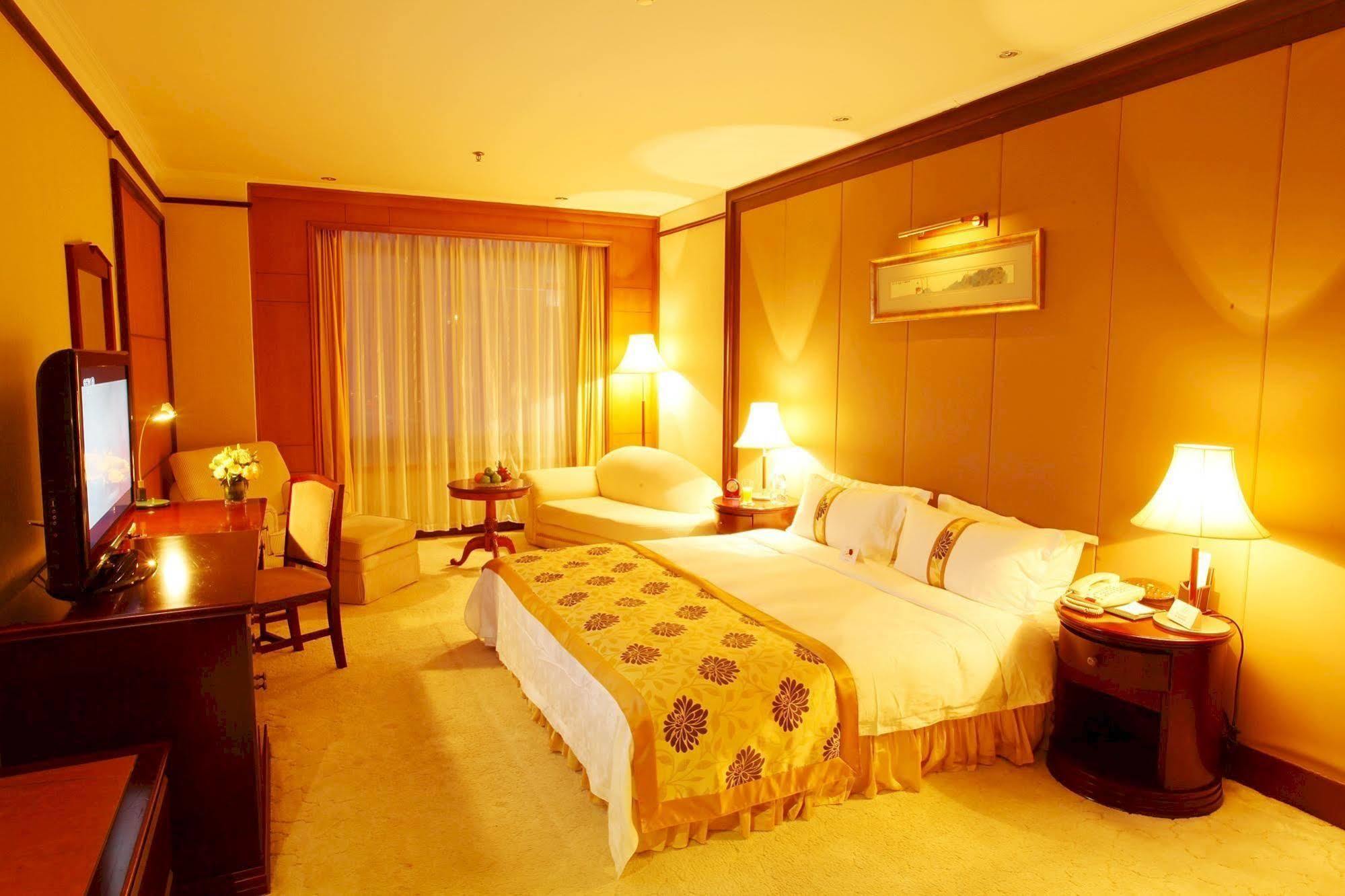 Central Plaza Hotel Dalian Exterior photo