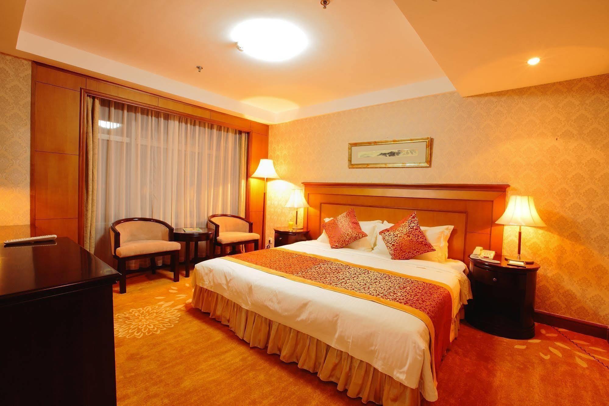 Central Plaza Hotel Dalian Exterior photo