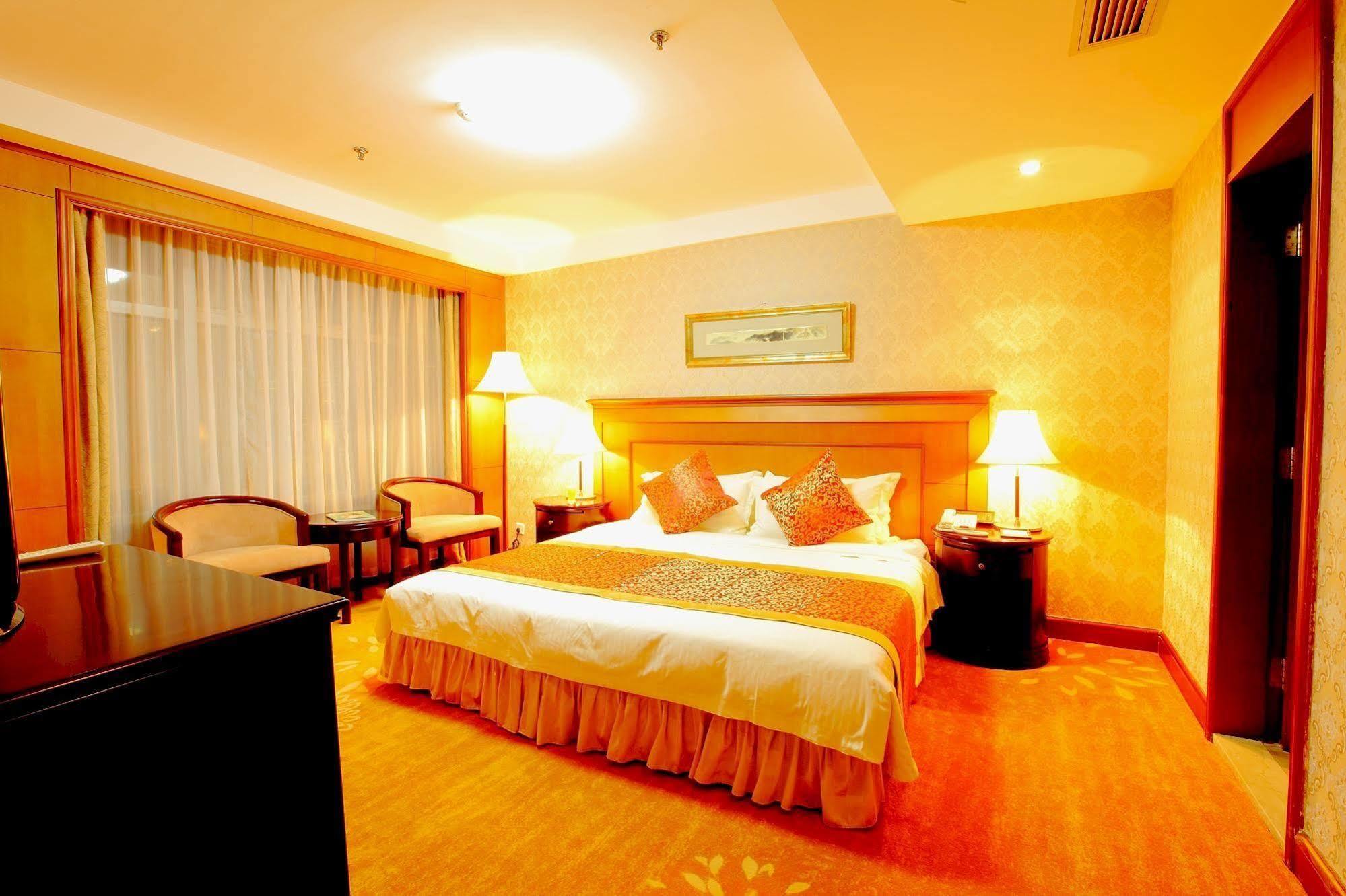 Central Plaza Hotel Dalian Exterior photo