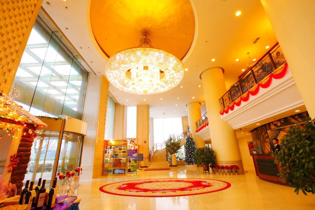 Central Plaza Hotel Dalian Exterior photo